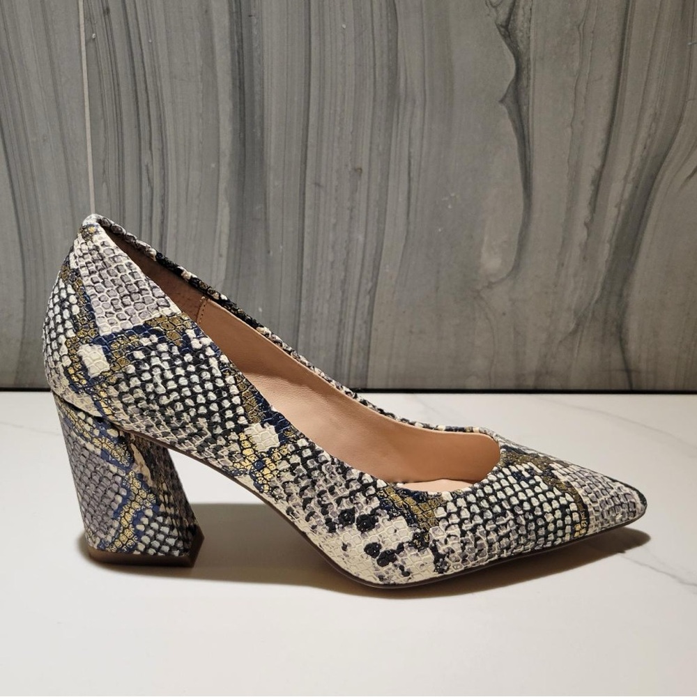 ✨ NEW✨ Charles David Pointed Toe Block Heel Pumps with Gold Details Size 6.5